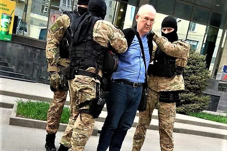 Силовики омон. Мужчина силовик. Задержание в мытищах сегодня. Маска омоновца. Силовики.