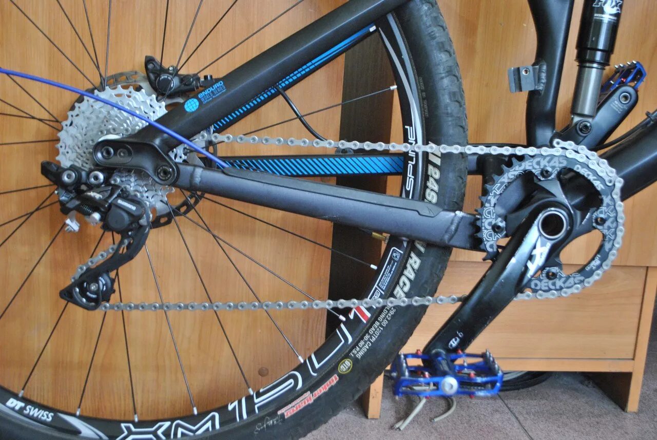 Как называется цепь на велосипеде. Задний переключатель велоцепи. Merida 650 цепь. Вело цепь на на 6 скоростей KMC hv500. Цеь на скаросном велосипед.
