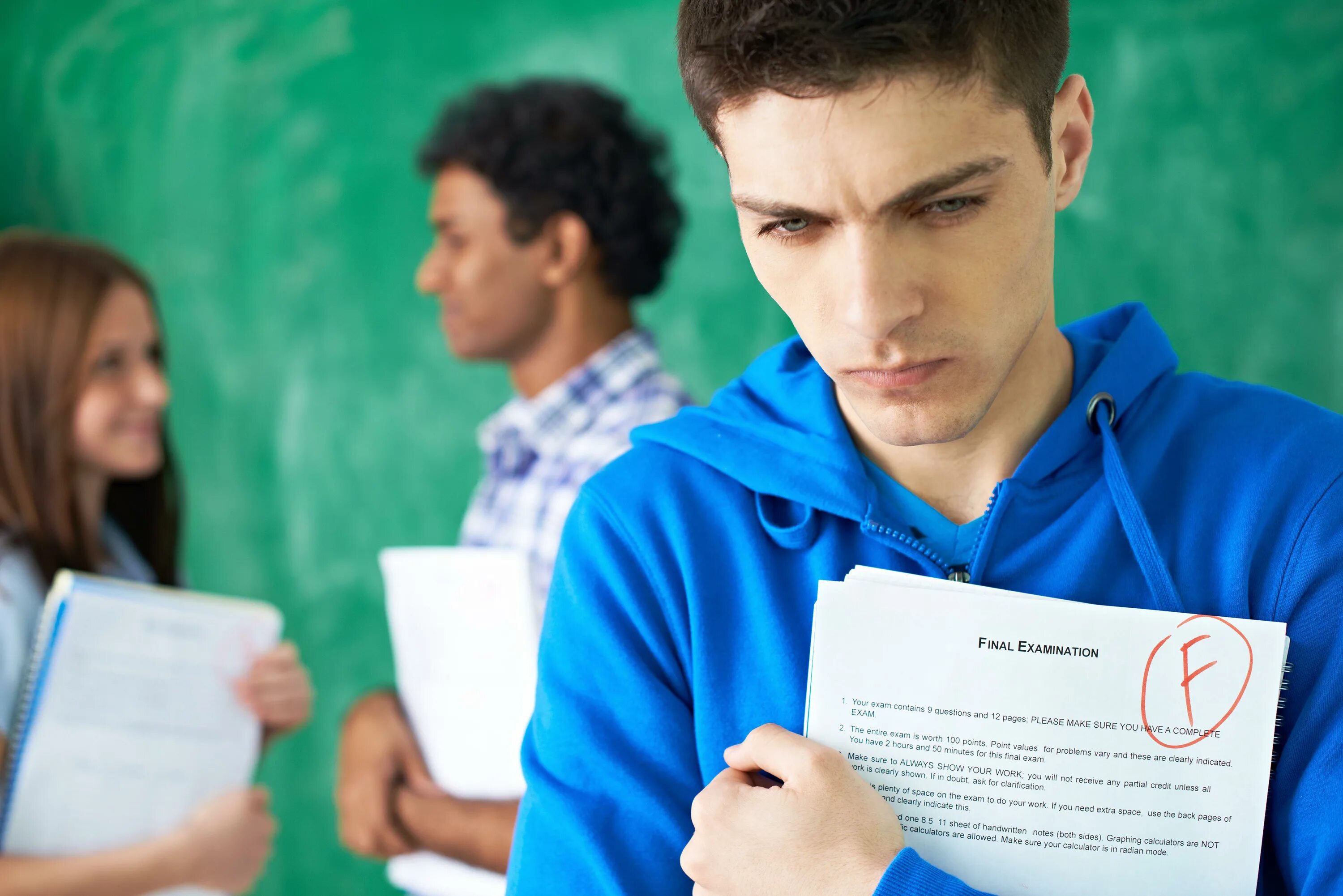 Студент парень с документами. Fail an Exam. Студент рад. Фото fail the Exam.