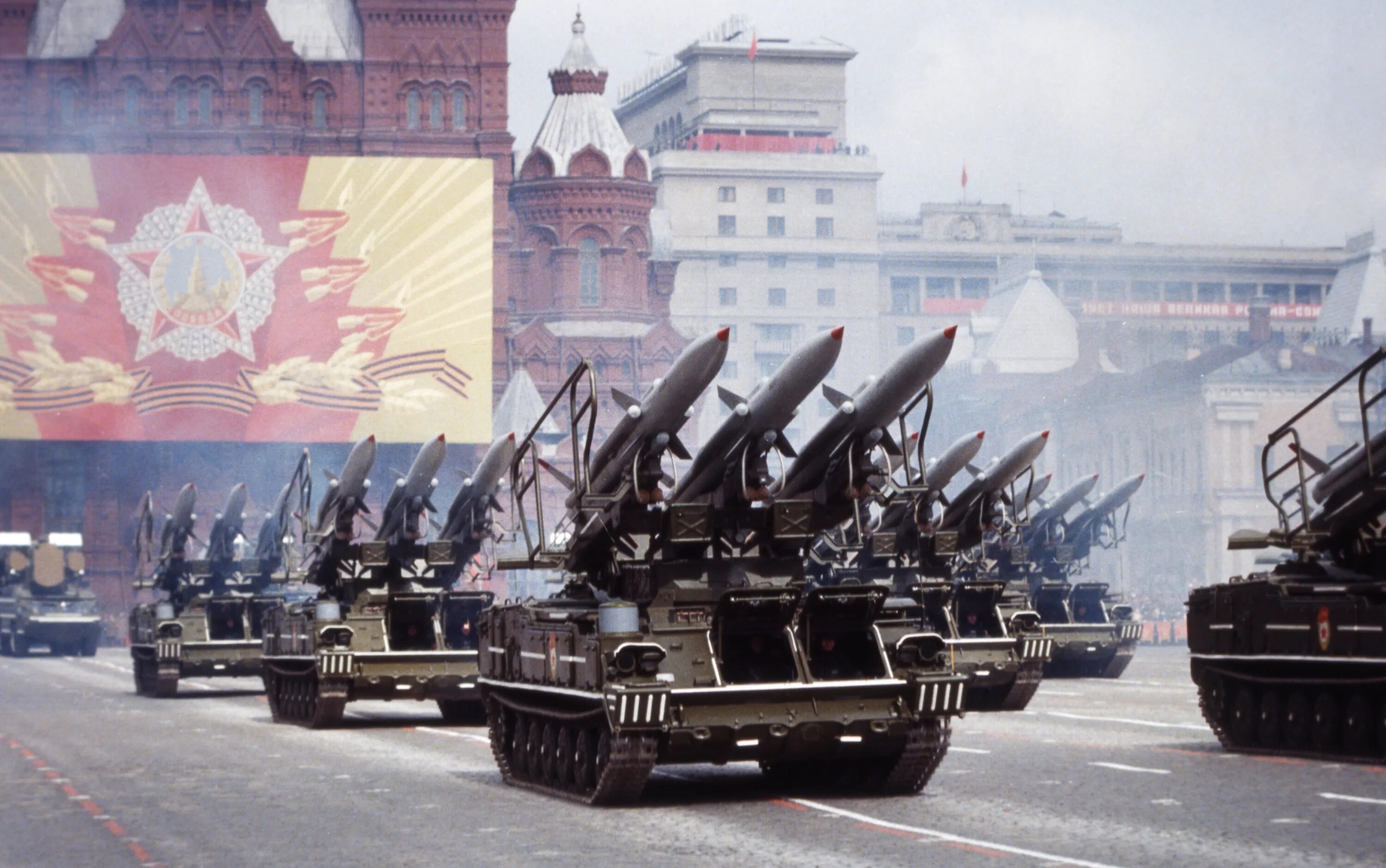 Военный парад. Военная техника. Ракеты на параде. Ракетные войска парад. Военный парад ссср