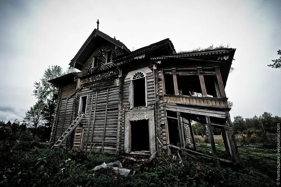 Abandoned village. Чухлома заброшенный храм. Заброшенные Терема Костромской области. Заброшенный дом у города Чухлома. Заброшенные деревни Германии.