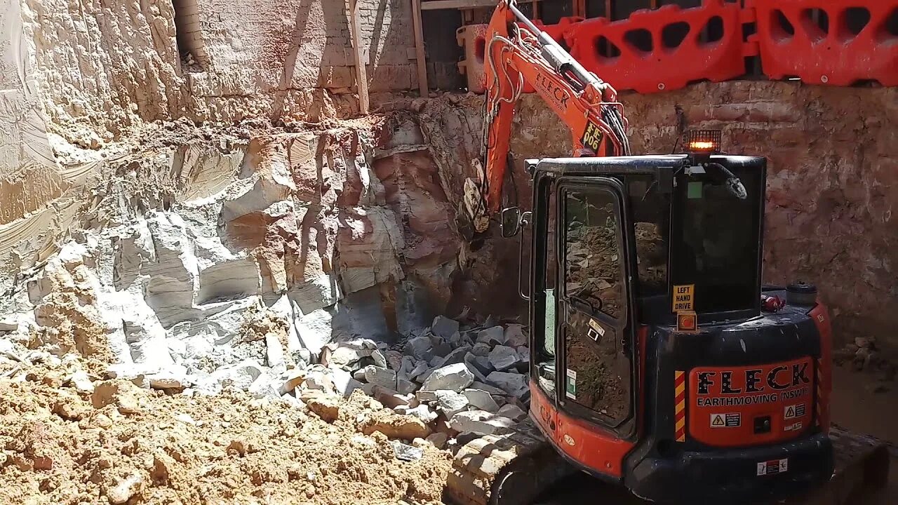 Rock cutting. Rock excavation.