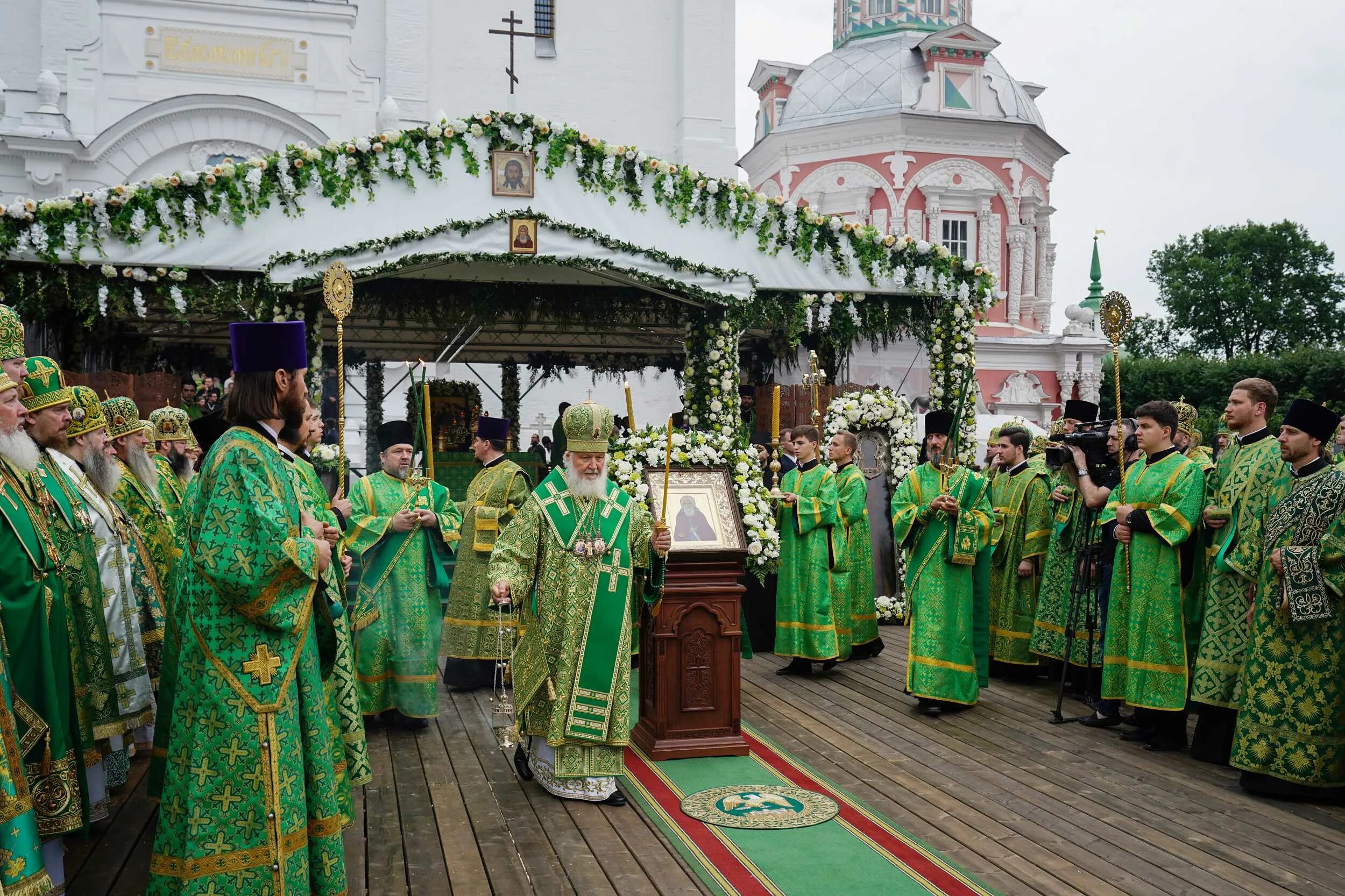 Богослужения в св. Лавра Сергия Радонежского Сергиев Посад. 18 Июля обретение честных мощей прп.Сергия,игумена Радонежского. Обретение мощей Сергия Радонежского 18 июля. Мощей преподобного Сергия Радонежского.