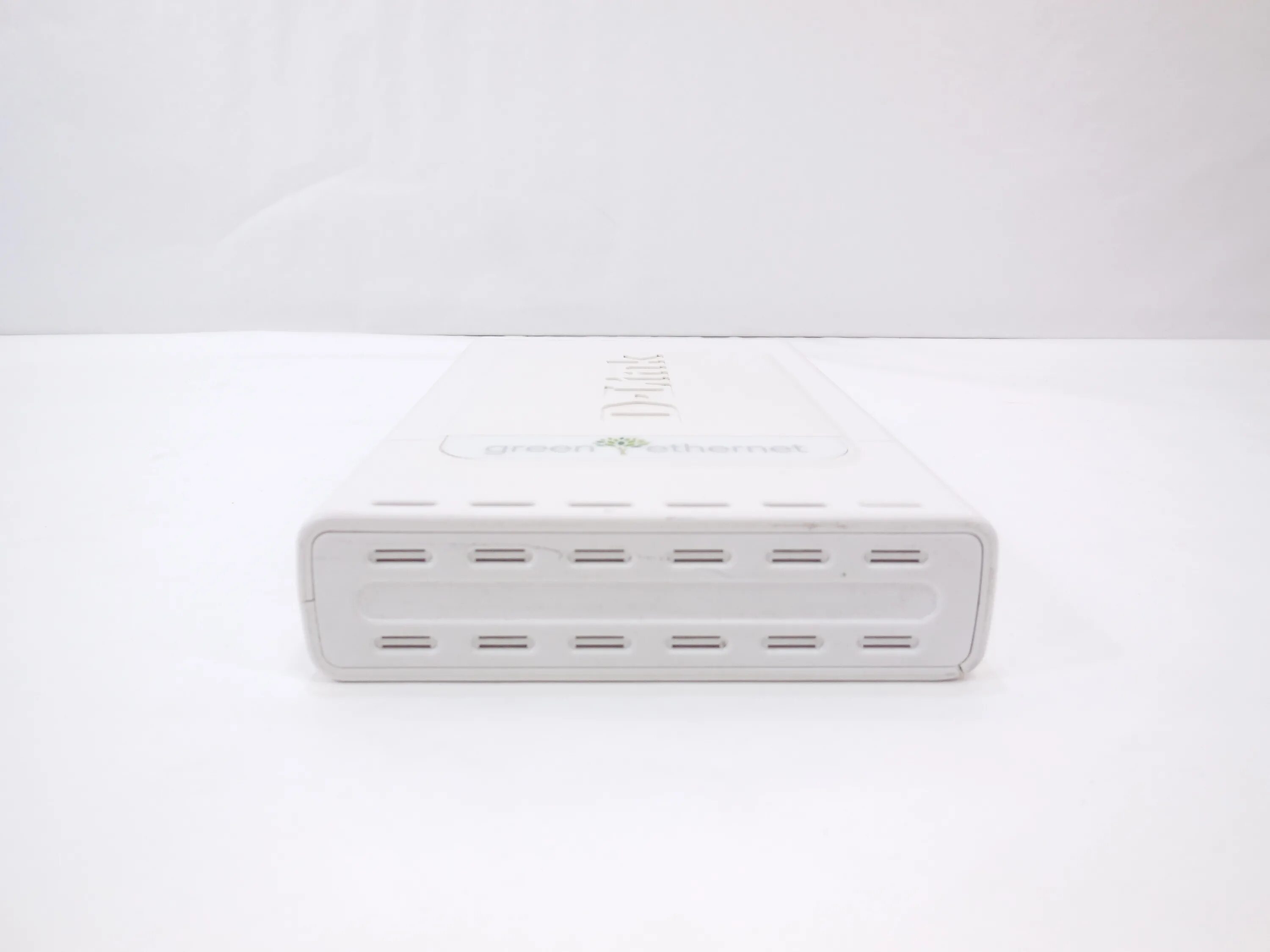 Коммутатор d link dgs 1008d. D-link dgs-1008d белый. d link green dgs-1008d. коммутатор d-link dgs-1008dj2a 8 портов 1гбитсек.