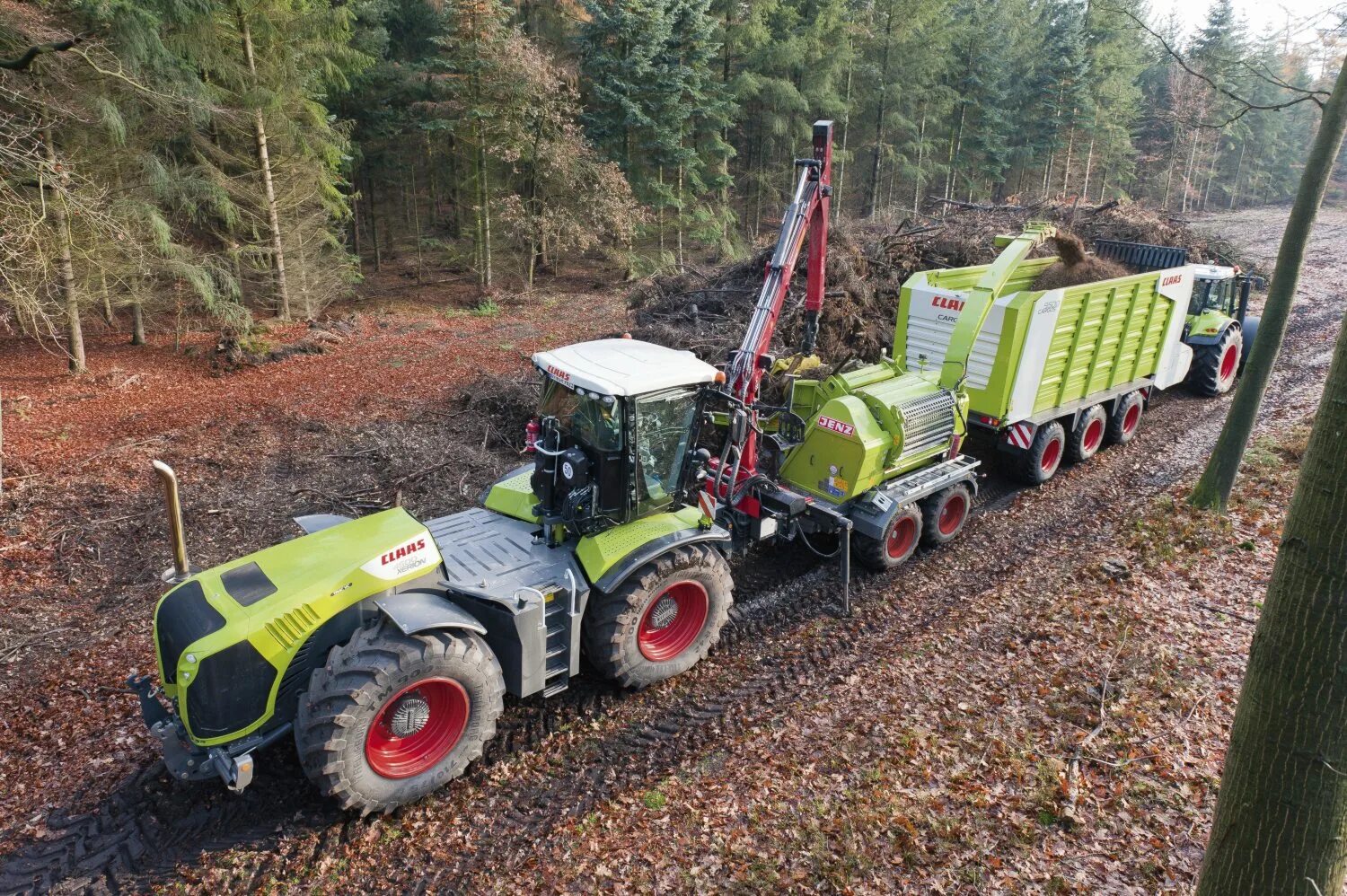 мтз 82 бизон. завершающий операции укладки асфальта машиной pd2500. автоматизированный трактор. гонки на тракторах бизон мтз. заброшенный колхоз.