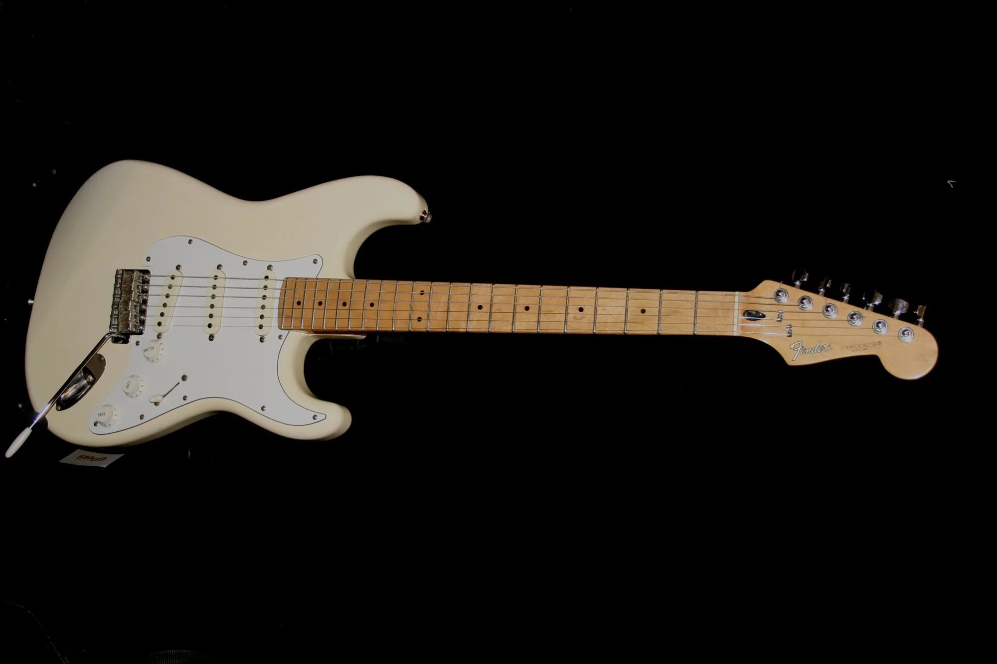 Стратокастер гитара Fender. Fender Stratocaster белый. Гитара Fender Stratocaster белая. Жлектро ритара Фендер стратокастер бкла.