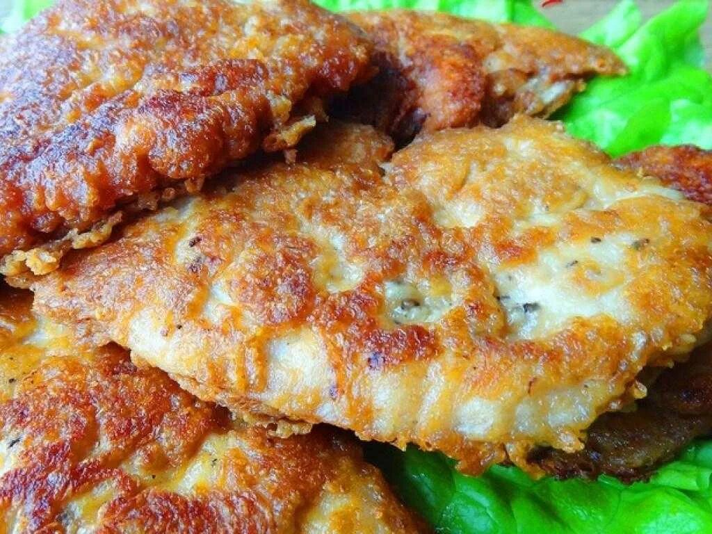 Отбивные в кляре с сыром. Куриные отбивные в сырном кляре. Курица отбивная в кляре. Куриные отбивные в кляре. Свиные отбивные в кляре на сковороде рецепт