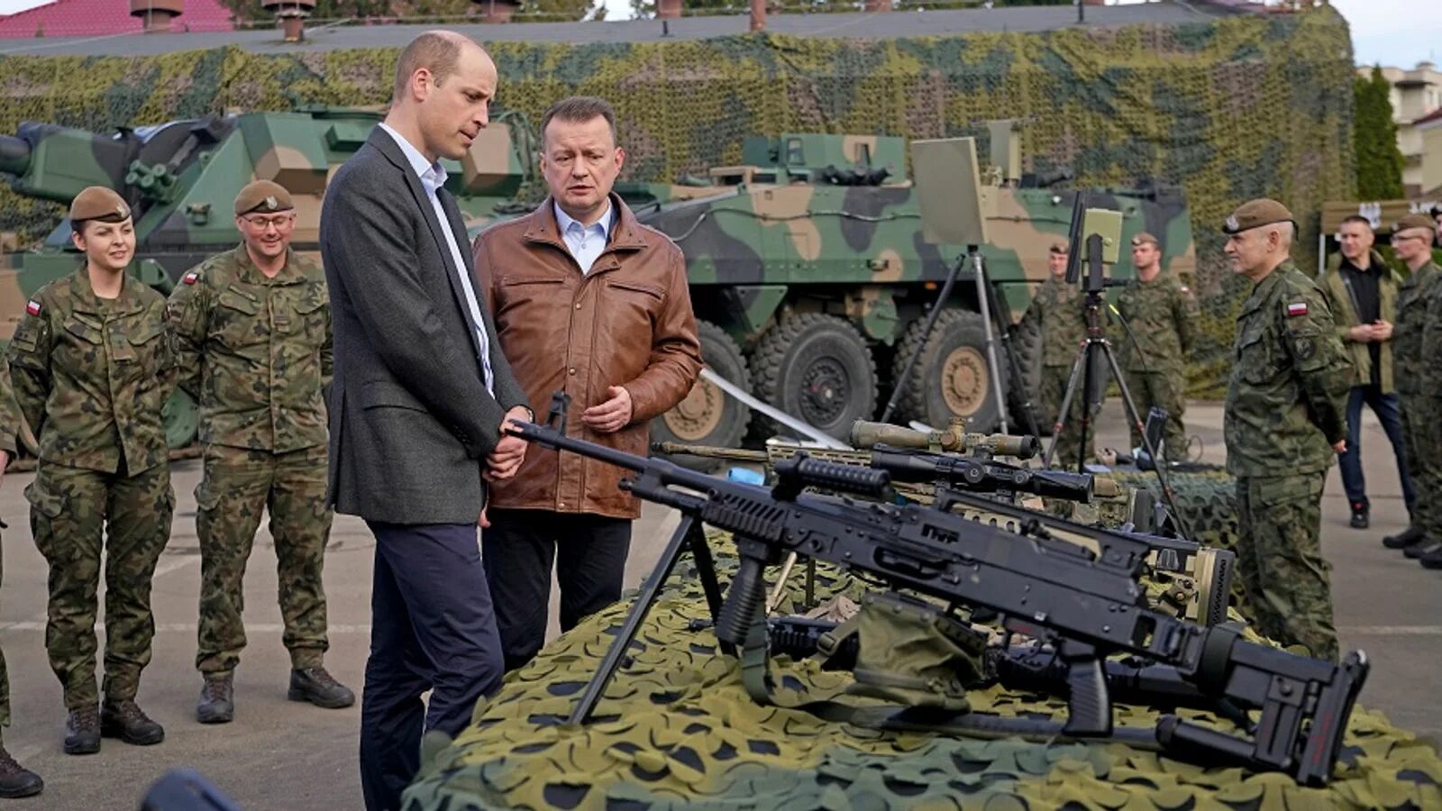 300 тысяч солдат нато в польше. Военный. Военные фотографии. Солдаты России. Жешув Военная база.