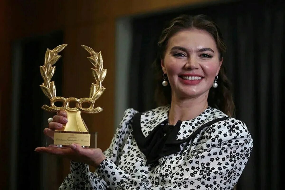 Кабаева фото. Кабаева 2022. Алина Кабаева 2022. Алина Кабаева 2021. Кабаева фото 2022.