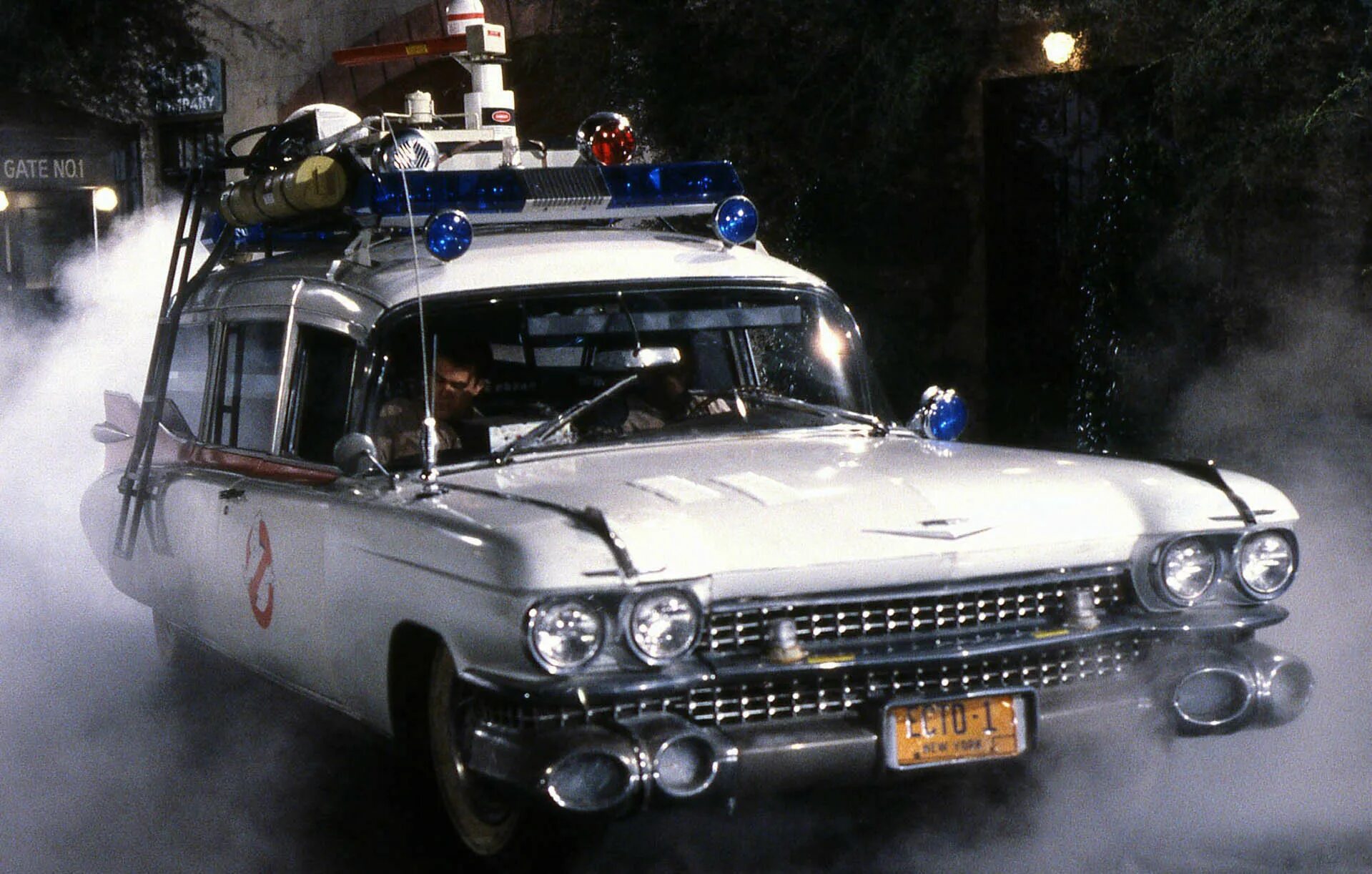 Охотник за приведение 2016. Охотники за призраками 1984. Cadillac miller-meteor 1959 ecto-1. Охотники за привидениями 2. Экто 1 охотники за привидениями.
