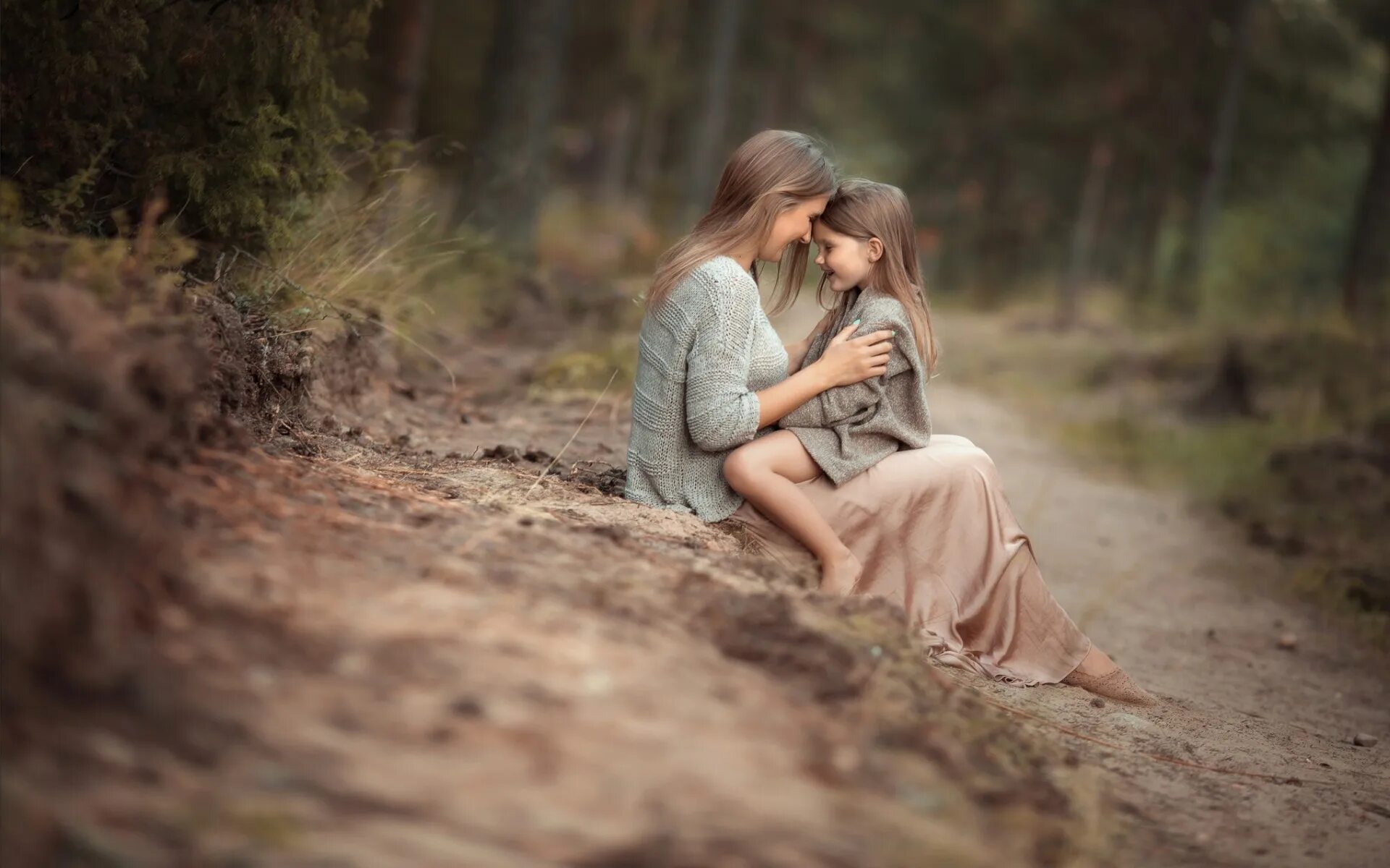 Фотосессия с дочкой на природе. Фотосессия мама и дочка на природе. Фотосессия мама и дочка в лесу.