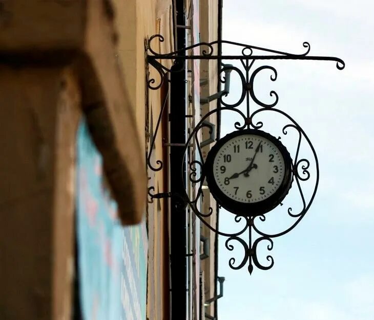 Часы на улице. Часы на опоре 1. Уличные часы. Уличные часы. Уличные часы.