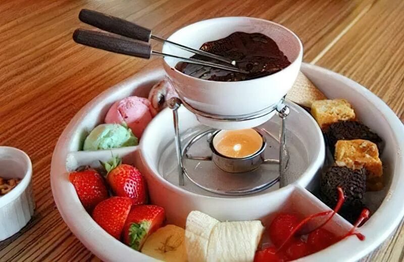 Как сделать фондю. Fondue шоколадница. шоколадное фондю в фондюшнице. шоколадное фондю с фруктами. шоколадница фондю.