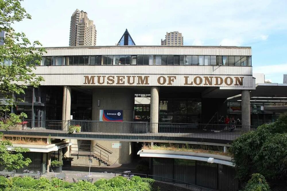 Музей дизайна лондон великобритания. Музеи лондона. Museum of london. Музей великобритании лондон. Музей моми в лондоне.