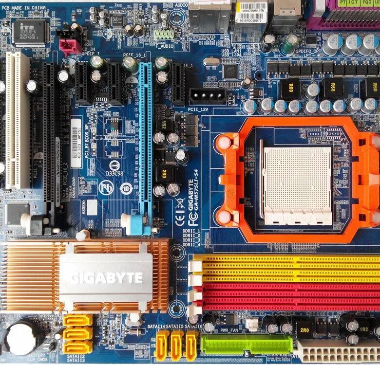 Материнские платы gigabyte socket 1700. Материнская плата асус ам2 сокет. Материнка гигабайт ам2. Материнская плата ам2 ам3. Материнская плата от гигабайт на сокете ам2.