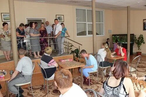 Пансионат опека красногорск. Дом престарелых. Частный дом для пожилых людей. Комната в доме престарелых. Социальный дом интернат для престарелых и инвалидов хабаровск.