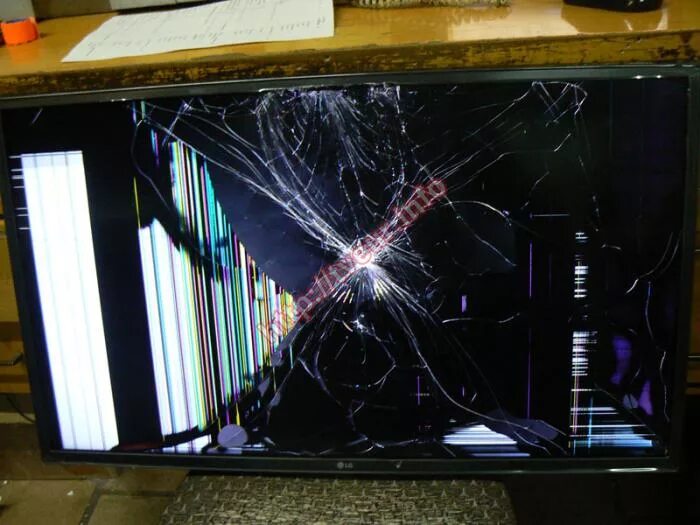 Разбили экран жк. Разбитый телевизор LG 50uk6750pld. Матрица на самсунг 43 дюйма. Матрица сломалась телевизор LG 32. Монитор разбита матрица LG 27.