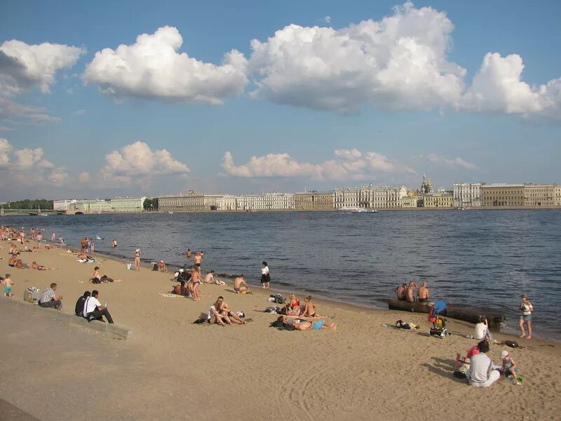 Питер покупаться. Парк 300 летия пляж. Пляж санкт-петербург. Репино комарово пляж. Пляж петропавловки.