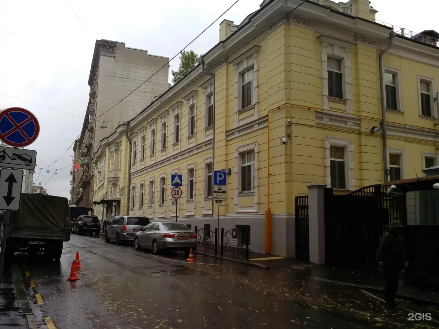 23 переулок. Староконюшенный переулок посольство канады. канадское посольство в москве. консульство канады в москве. посольство рф в канаде.