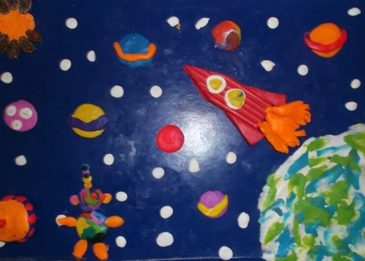 Аппликация к 12 апреля день космонавтики. Поделки на тему космос. Поделки на космическую тему. Поделка ко Дню космонавтики в детский сад.