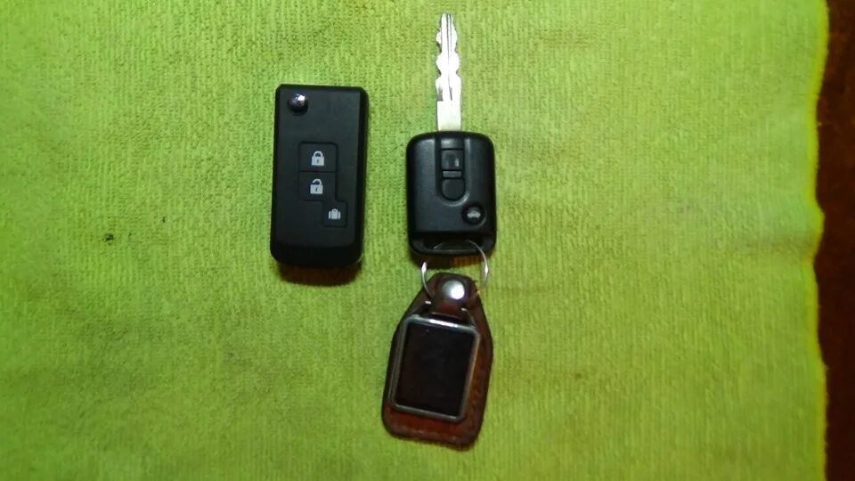 Выкидной ключ Nissan Almera Classic. Ключ Ниссан Альмера Классик b10. Ключ Nissan Almera n16. Nissan Almera Classic b10 ключ.