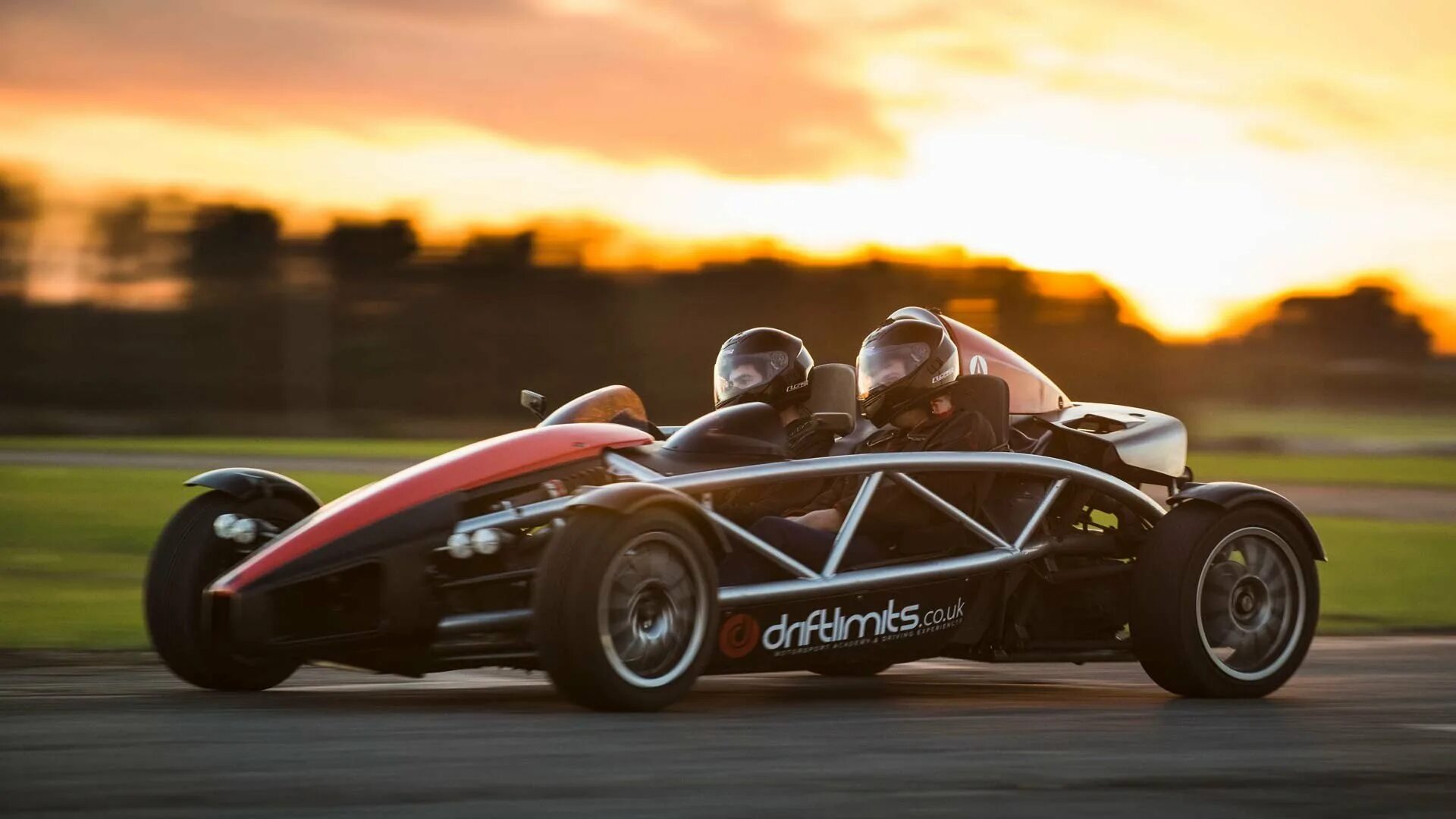 Ariel atom 2. Атом 300. Ариэль атом рама. Атом 300. Атом 300.