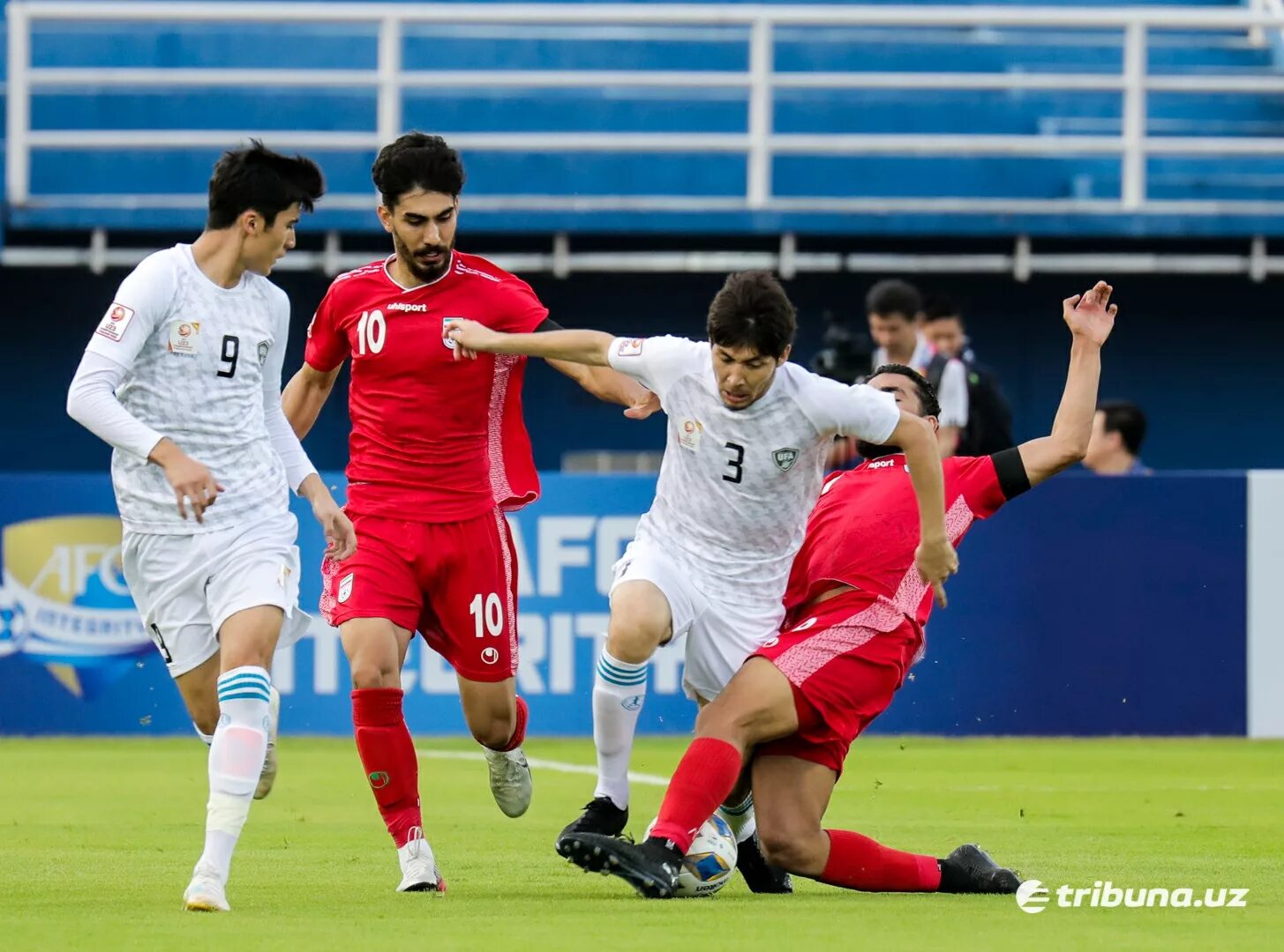 Япония саудовская аравия футбол. Узбекистан u23 чемпионат. Женская сборная киргизии по футболу. Матч чемпионат азии по футболу. Матч чемпионат азии по футболу.