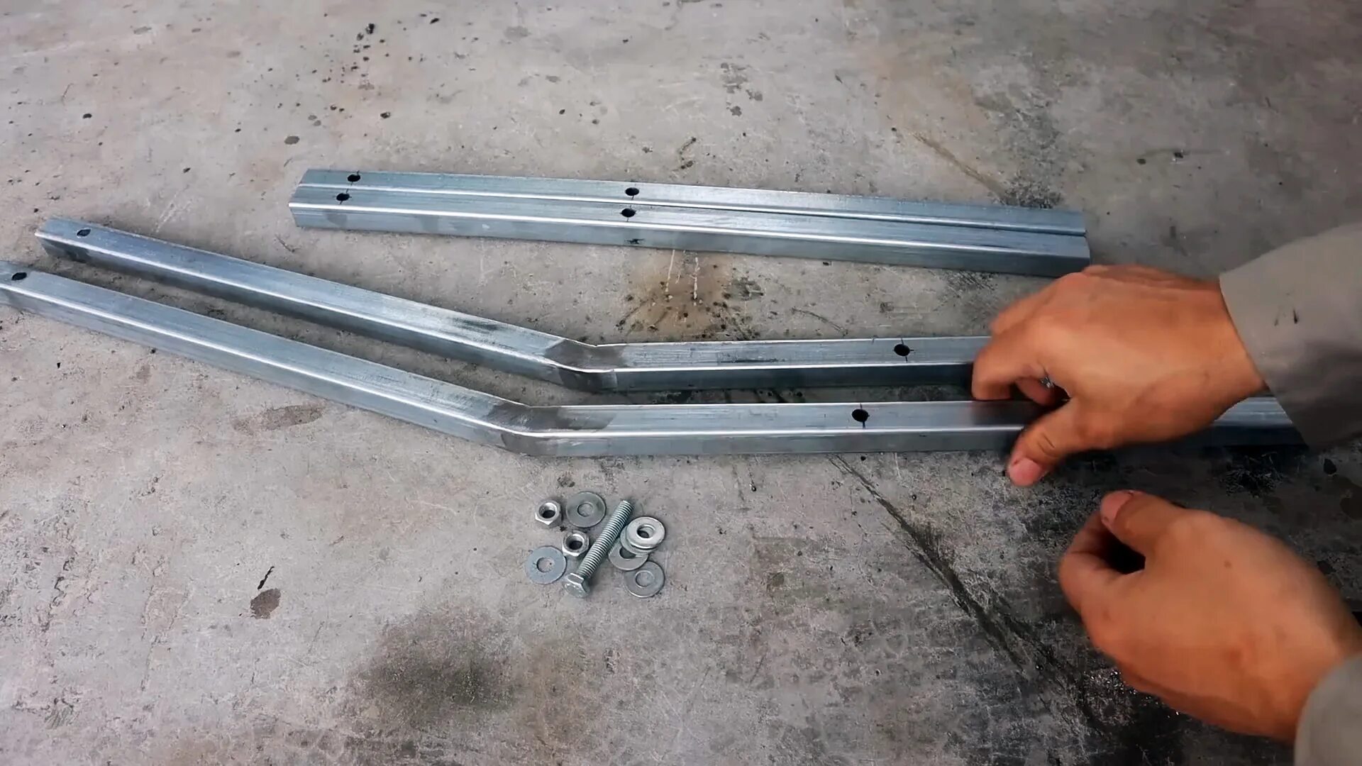 Т-кронштейн для профильной трубы 40х20. Отрезка профилей. Отрезка профилей. Отрезка профилей. Отрезка профилей.