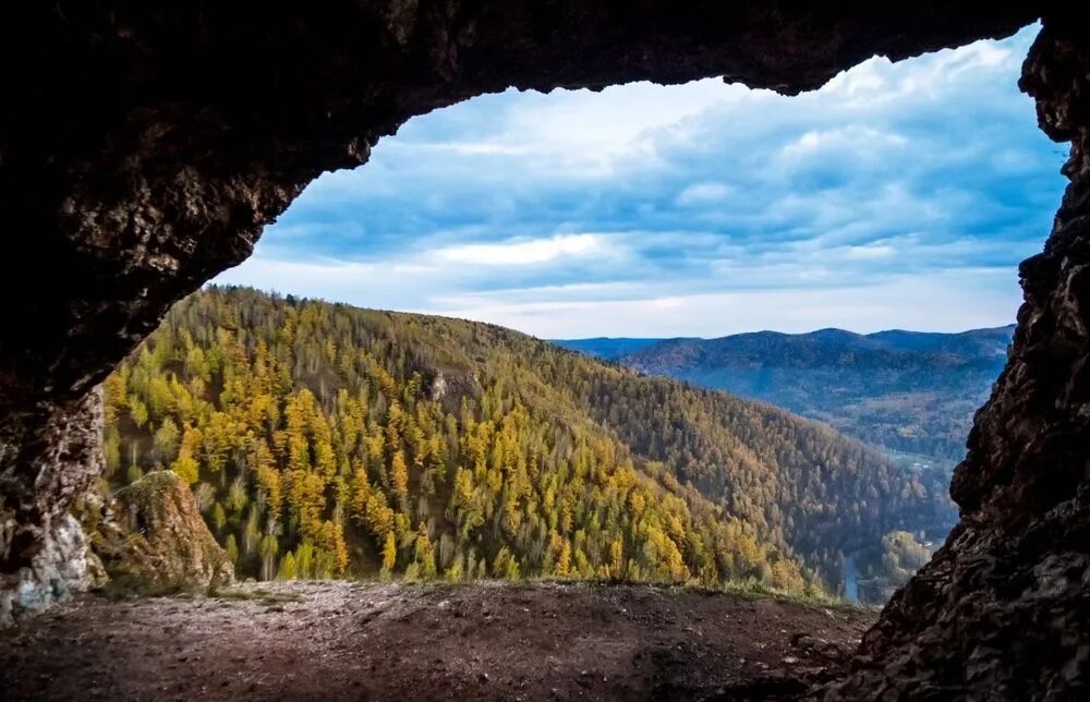 Красноярск арк. Скала арка Торгашинский хребет. Скала арка Красноярск Торгашинский. Торгашенский хребет красно. Торгашинский хребет Красноярск.