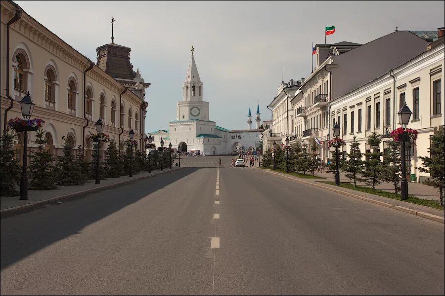 Тюмень ул кремлевская. Улица Кремлевская Казань. Улица Кремлевская Казань достопримечательности. Кремлевская Казарь улица. Казань улица Кремль.