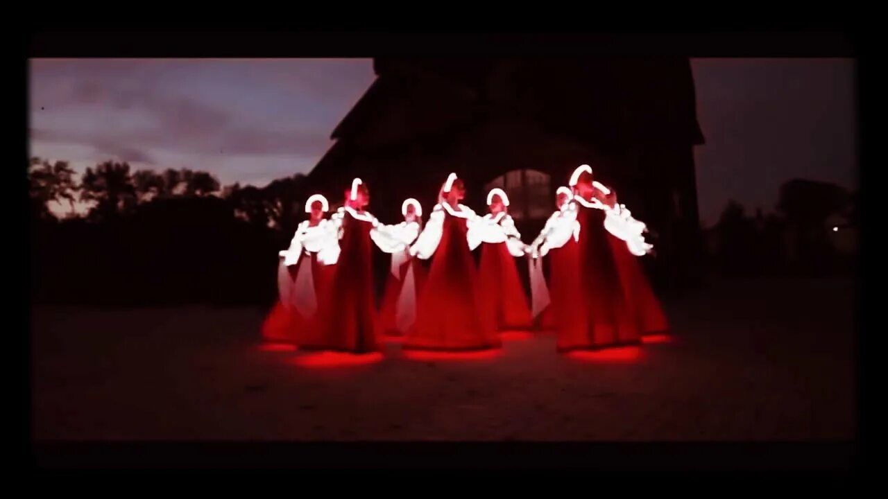 На крыльях ветра remix. Улетай на крыльях ветра Dabro Remix. Улетай на крыльях ветра танец. Улетай на крыльях ремикс. Костюм на танец Улетай на крыльях ветра.