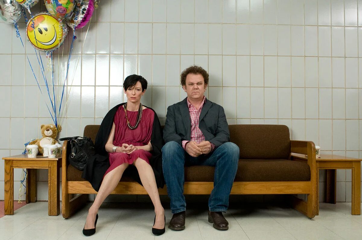 Джаспер ньюэлл. Что-то не так с кевином постер. Эзра миллер кевин. Эзра миллер. Эзра миллер 2011.