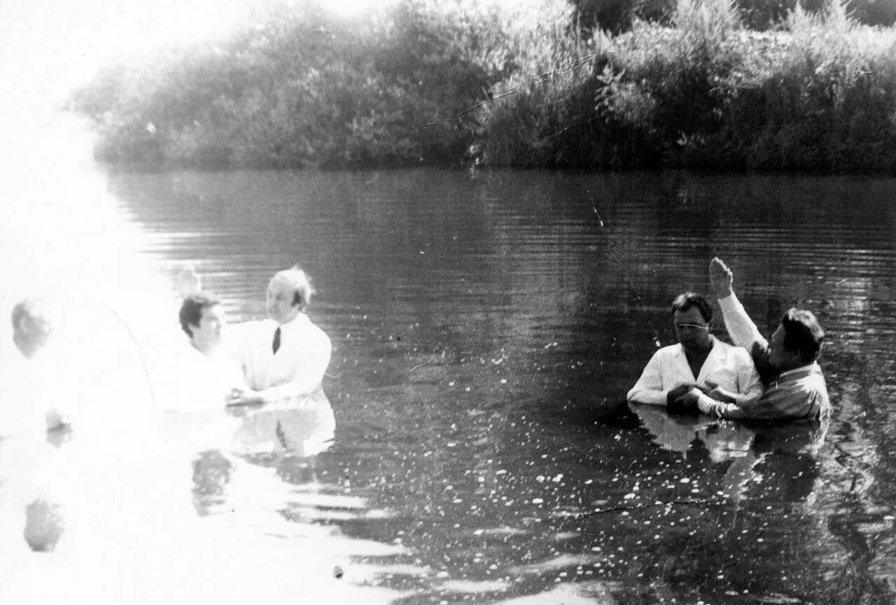 Баптистская церковь в туле. Жулио баптиста реал мадрид. Украшения на водное крещение. Нара баптиста. Жулиана паес и карлос эдуардо батиста.