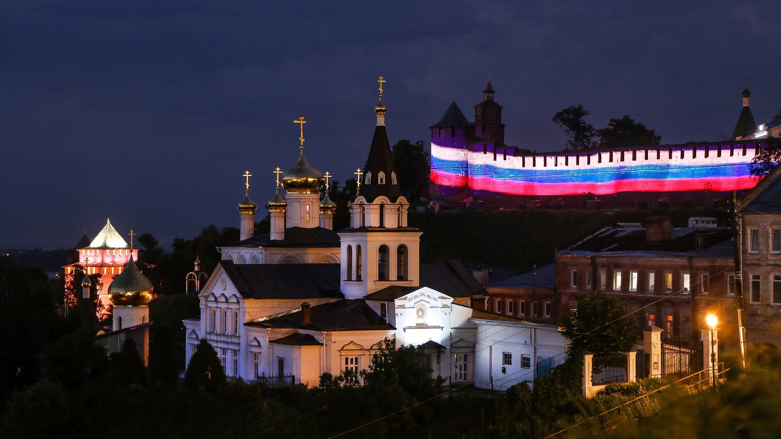 Нижний Новгород Кремль подсветка. Подсветка Нижегородского Кремля. Нижегородский Кремль флаг России. Нижегородский Кремль мэппинг. Тизер нижний новгород