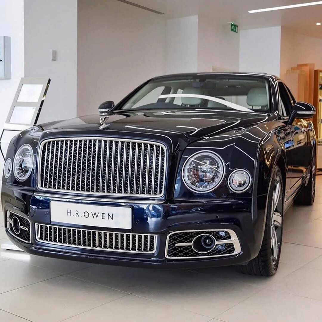 Бентли и Роллс Ройс. Мерседес Бентли. Бентли похожий на Роллс. Bentley Mulsanne British Racing Green.