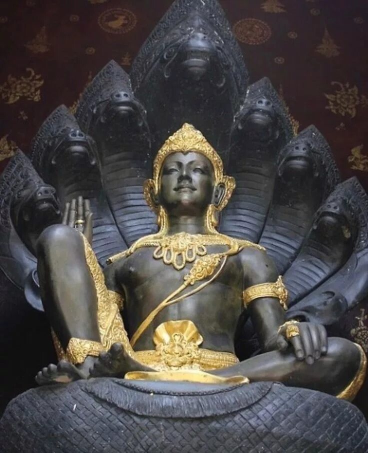 Lal avtar. Вишну Мурти. Вишну царь. Будда Вишну. Вишну статуя.