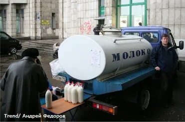 Совхоз поляны сайт. Спк совхоз поляны молоко. разливное молоко из цистерн. развоз молока. молоко из бочки совхоз поляны.