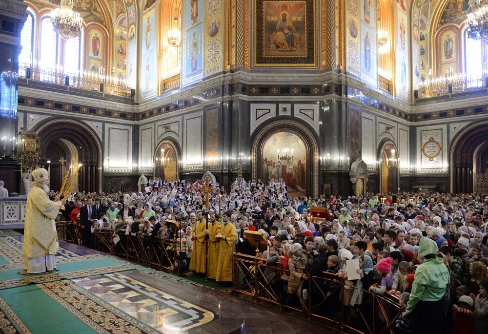 Грибы в храме париж. Патриаршая служба в храме христа спасителя. Литургия у афин. Патриарх на службе в храме христа спасителя. Литургия преждеосвященных даров.