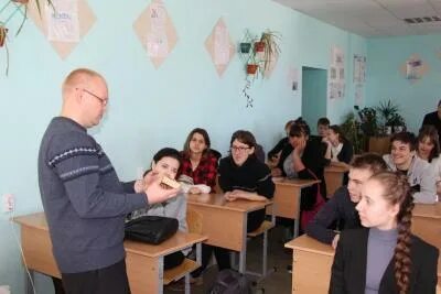 Школа номер 3 город хвалынск. Учителя третья школа. Хвалынск школа. Моу сош хвалынск. Школа 1 хвалынск.
