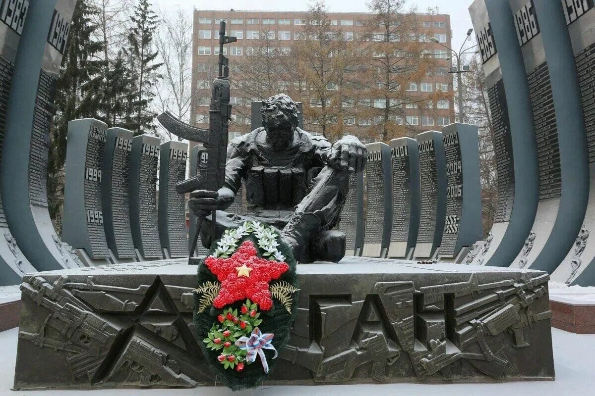 Памятники в афганистане. Памятник воину-интернационалисту (афганцу) в ижевске. Памятник воину-интернационалисту (афганцу) в ижевске. Памятник воинам интернационалистам афганистан. Памятник воинам интернационалистам афганистан.