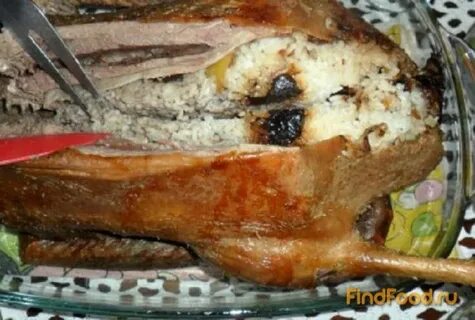 Гусь в духовке целиком с черносливом
