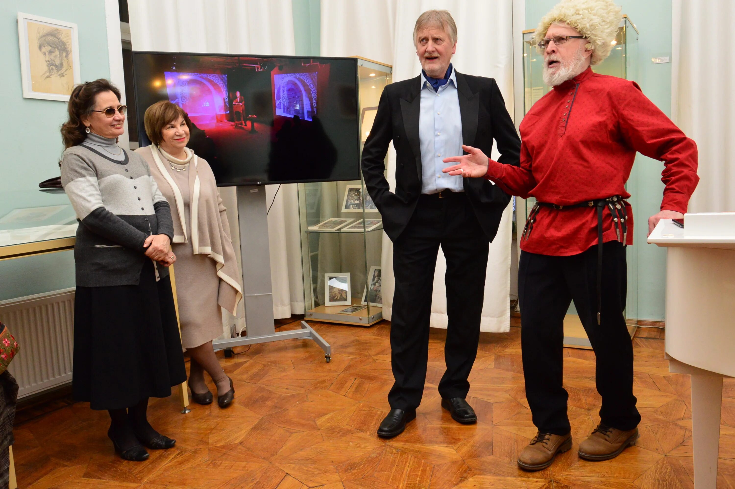 когда день тос. художественная галерея. выставка картин. леонов скульптура. творческие династии.