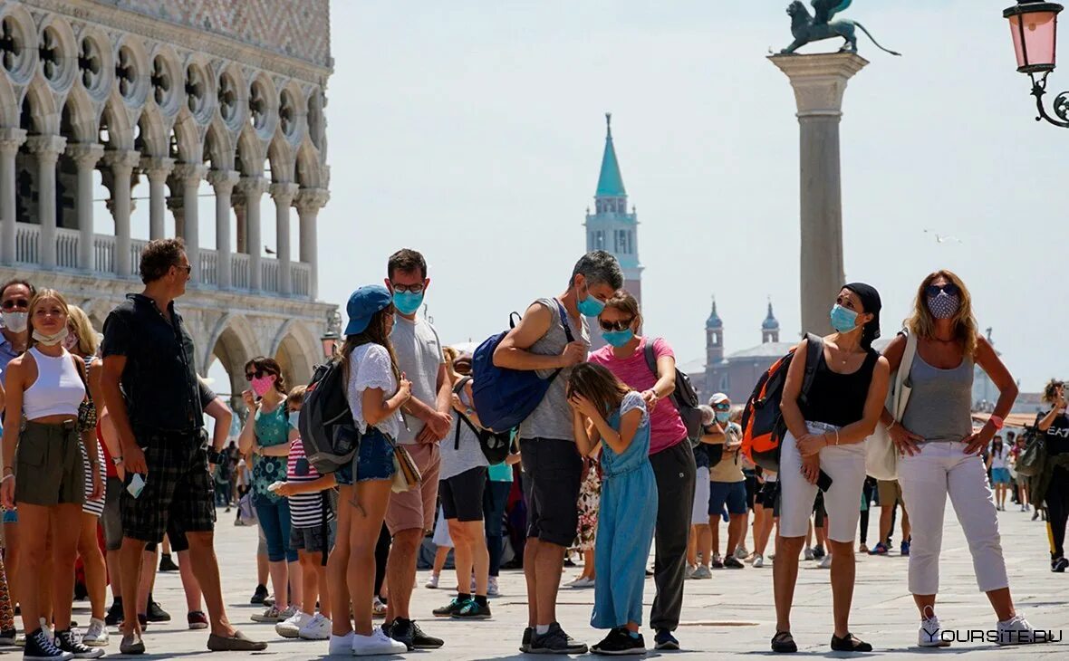 Туристы в Италии. Италия туризм. Иностранные туристы. Туристы в Европе.