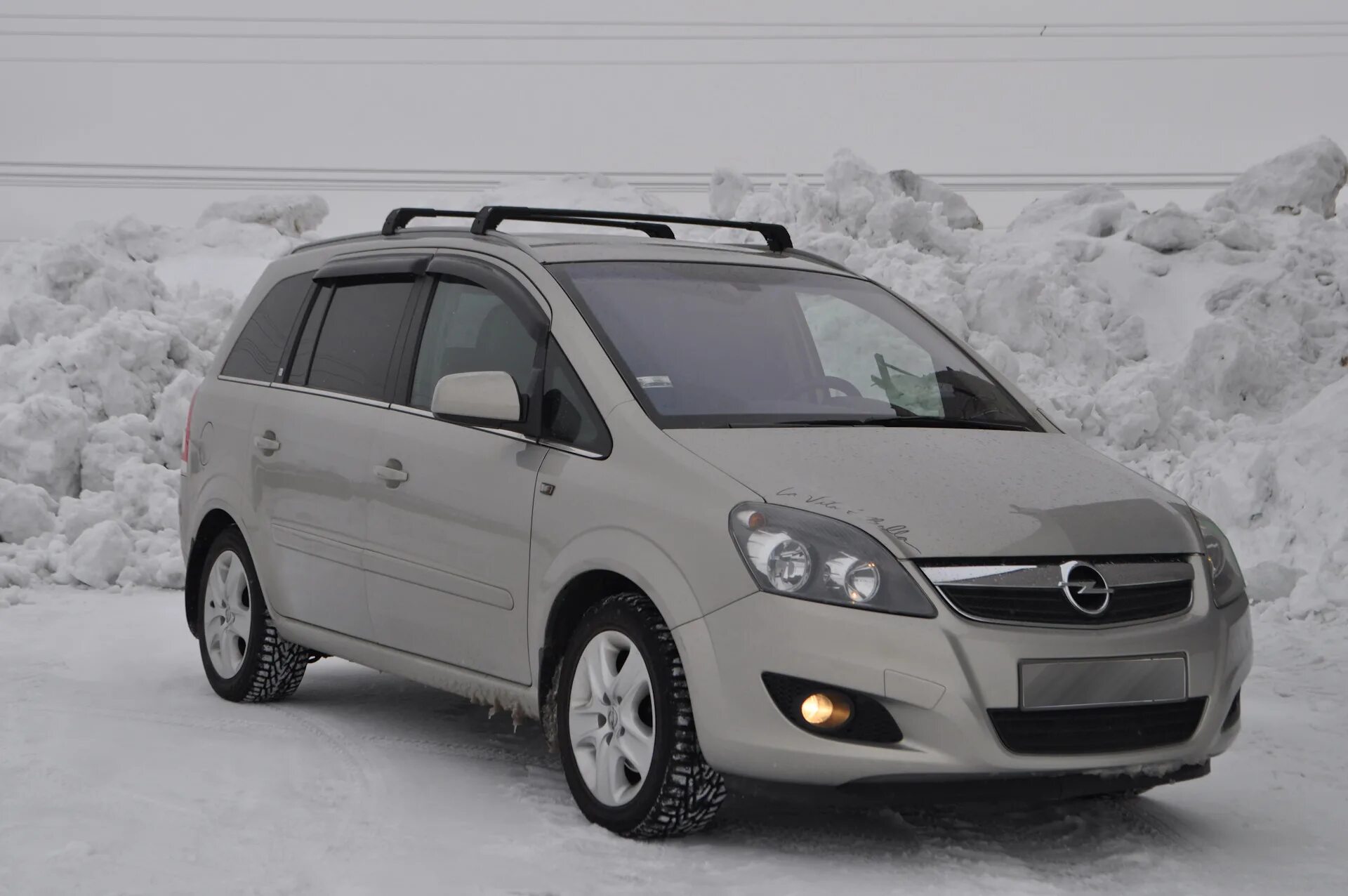 Opel zafira b бокс на крышу thule. Опель зафира 2008 черный. Релинги опель зафира б. Багажник на крышу опель зафира б. Рейлинги на опель зафира б.