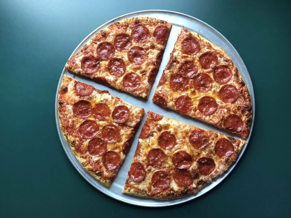 Пицца пепперони хорошая пицца игра. Пепперони. Пепперони Слайс. Пицца необычной формы. Пицца пепперони.
