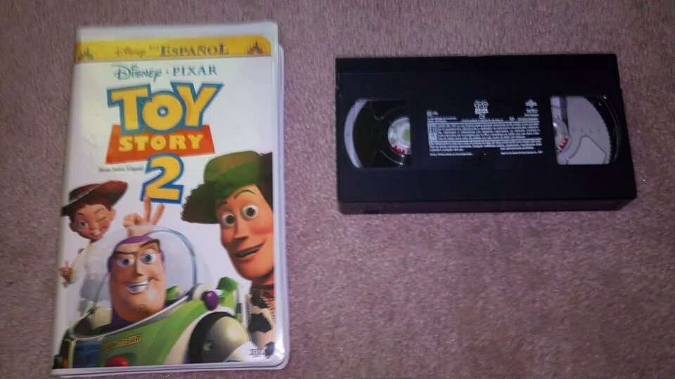 Uk vhs. Toy story 2 2000 VHS. VHS 1999. Видеокассета история игрушек. Аудиокассеты история игрушек.