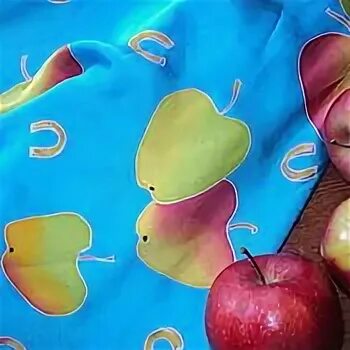 Батик платок яблоки. Платок с яблоками. Шарф с яблоками. Яблоки в платочках.