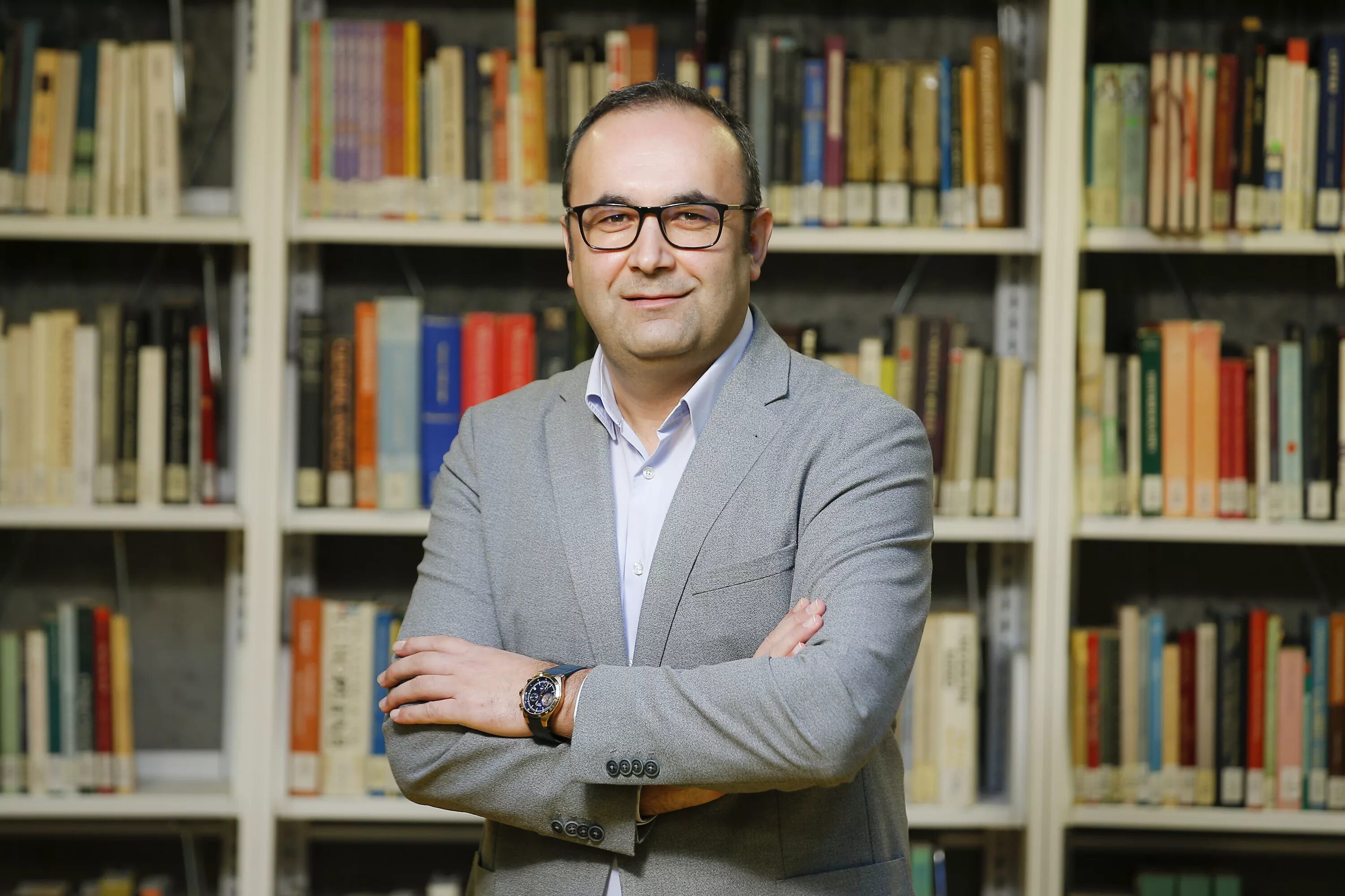 Director libraries. Библиотека в Стамбуле. Professor PHD on the White background.
