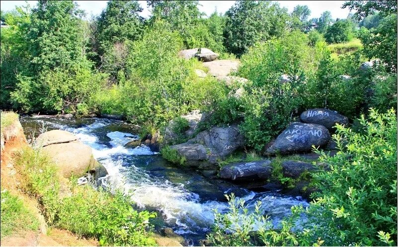 Арамиль патруши. Водопад Арамиль. Патруши Свердловская область водопад. Арамиль водопад Патруши. Пруд в с Патруши.