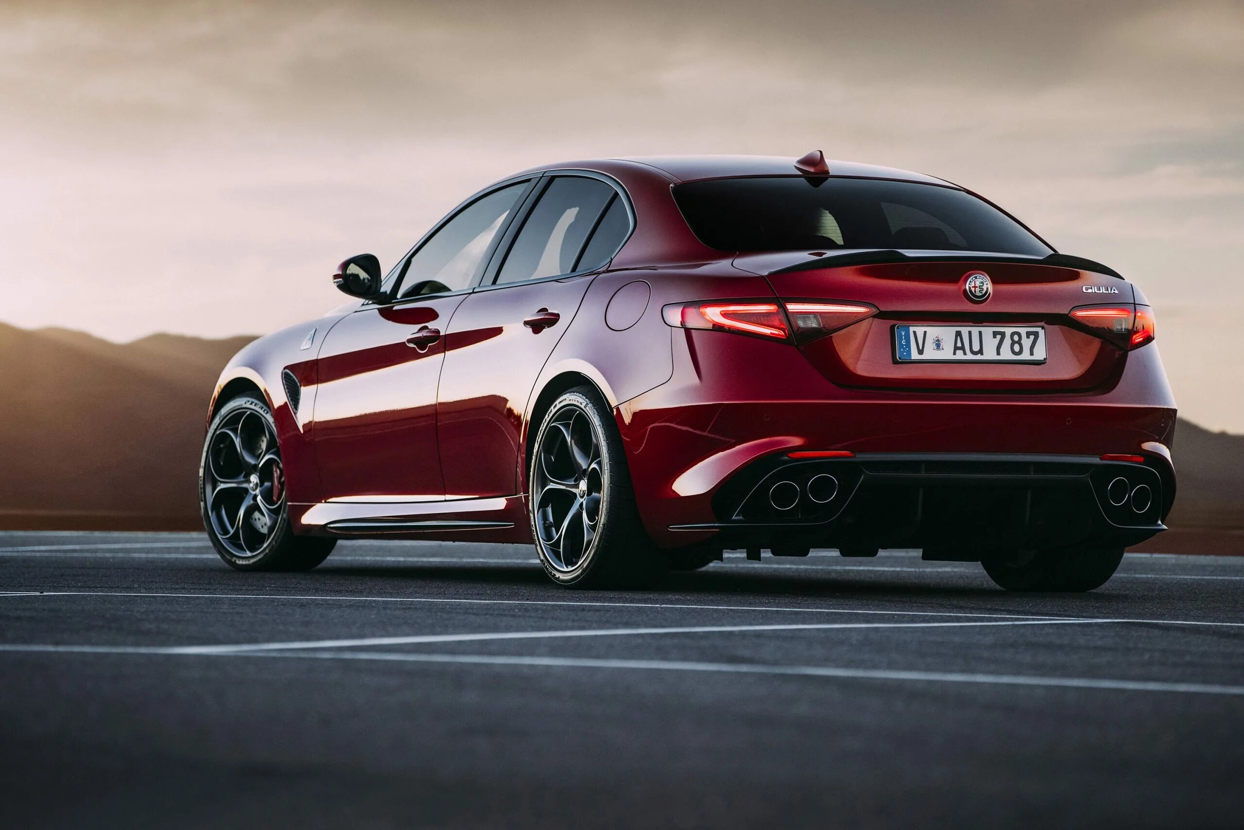 Альфа ромео 5. Alfa Romeo Giulia Квадрифолио. Alfa Romeo Romeo Giulia.